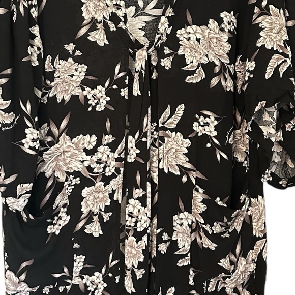 Spiritual Gangster Black Floral Kimono Open Tie Front Kimono Duster - Picture 10 of 13